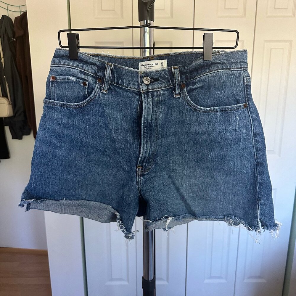 A&F Curve Love The 4” Mom Short High Rise (Size 10 Medium Wash)